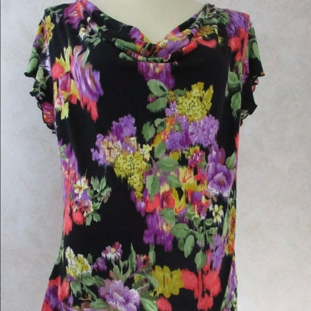 PASSPORTS SZ M Black Floral Top